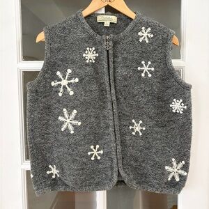 CABELA'S Womens 100% Wool vest- Size L - Gray  with Snowflake embroidered